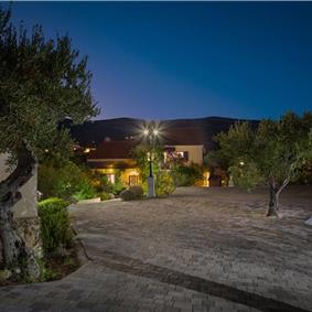 6 bedroom villa with pool in Milna, Brac Island sleeps 11